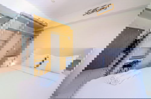 Foto 2 - Warm and Cozy Design Studio at Podomoro Golf View Apartment