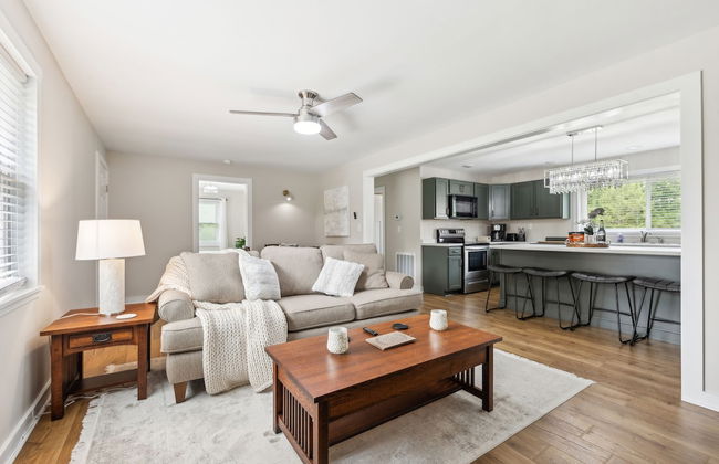Tranquil Cozy 3br Home With Deck & Bbq 3 Bedroom Home by RedAwning - Foto 1