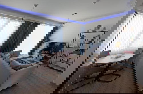 Photo 8 - 18th Floor Secure Luxury Condo With Pool & Fitness Included In Price