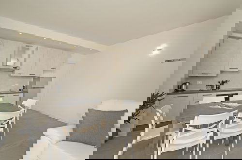 Foto 13 - Sunshine Apartment by Wonderful Italy