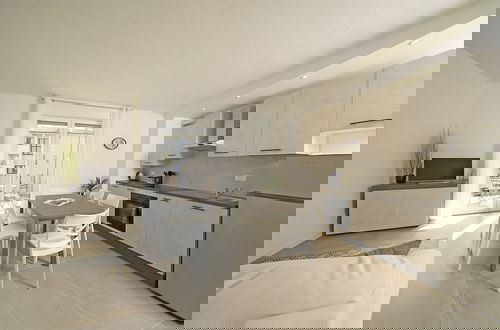 Foto 16 - Sunshine Apartment by Wonderful Italy