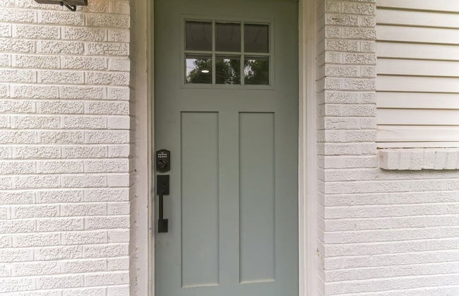 Chic Retreat Near Airport & Downtown Nashville by RedAwning - Photo 27
