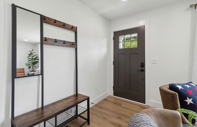 Chic Retreat Near Airport & Downtown Nashville by RedAwning - Photo 23