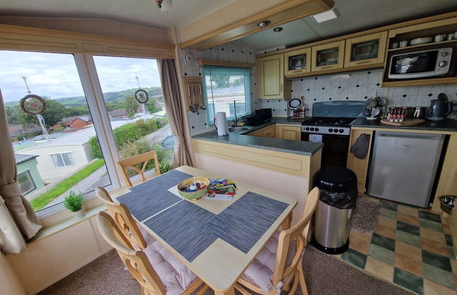 Caravansleeps6-parking-pool-mountain-petsok - Foto 6