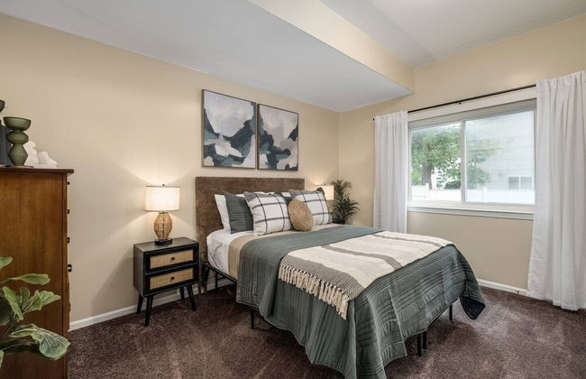 Stylish Sanctuary Near Emu: Ideal For Med Students 2 Bedroom Apts - Photo 3