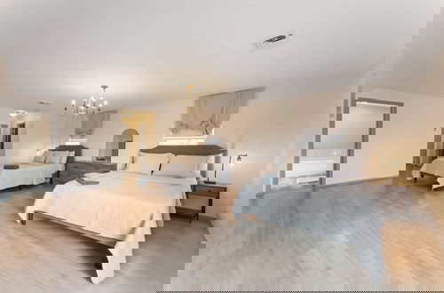 Foto 10 - Amazing Vacation House In Poconos~hottub~game Room 6 Bedroom Home