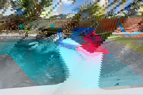 Foto 38 - Gorgeous Urban Oasis W/hot Tub, Heated Pool And Private Movie Theater 3 Bedroom Home by RedAwning