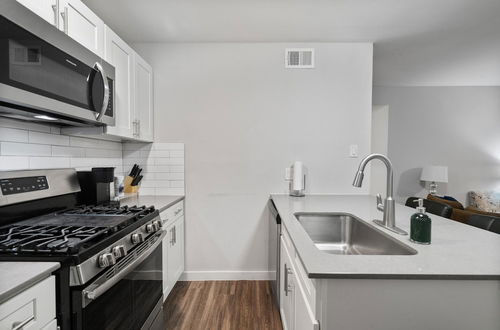 Photo 41 - Stylish 2BR Near UT Highland Evonify