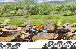 Foto 1 - Wearadise Mountain Views Home features Hot Tub and Fire Pit by RedAwning