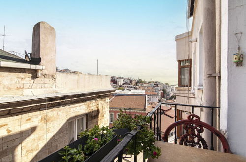 Photo 14 - Modern Apartment With Stylish Interior in Beyoglu