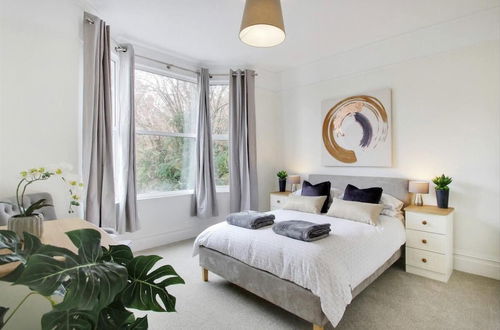 Photo 5 - Stunning 2-bed Apartment in Tunbridge Wells