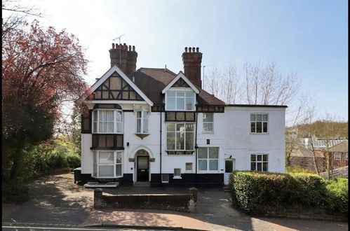 Photo 18 - Stunning 2-bed Apartment in Tunbridge Wells