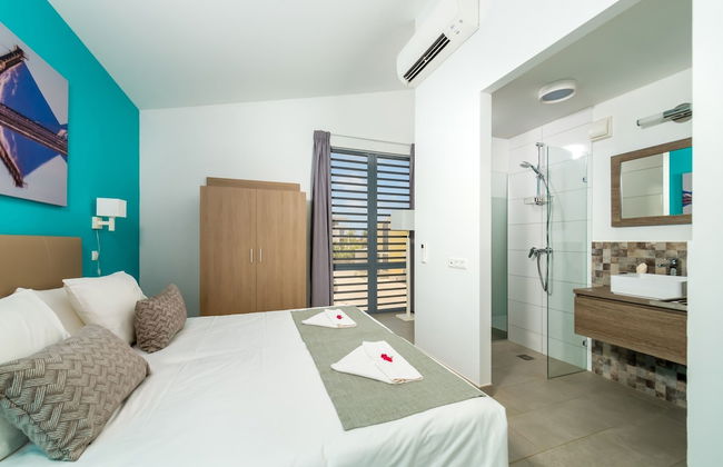 Delfins Residences - Photo 2