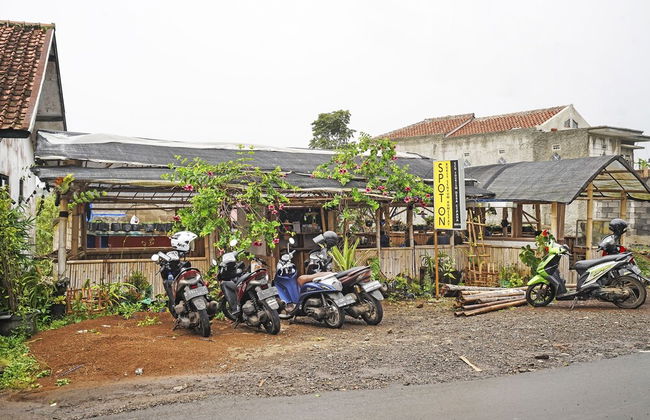 Hotel O Eco Tourism Desa Cipada Bukit Senyum Homestay Syariah - Foto 32