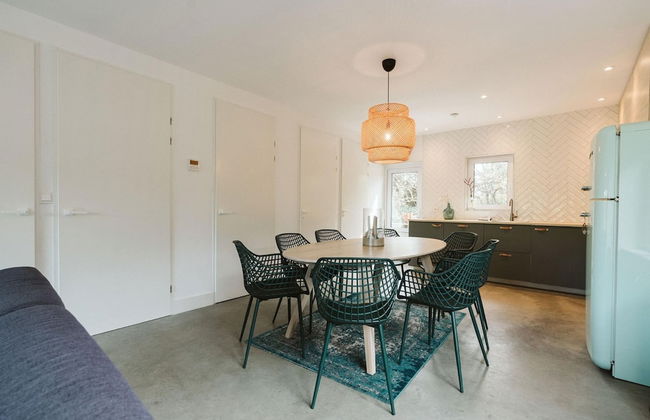 Large, Elegantly Furnished Holiday Home With Lots of Privacy on a Family Park - Foto 22