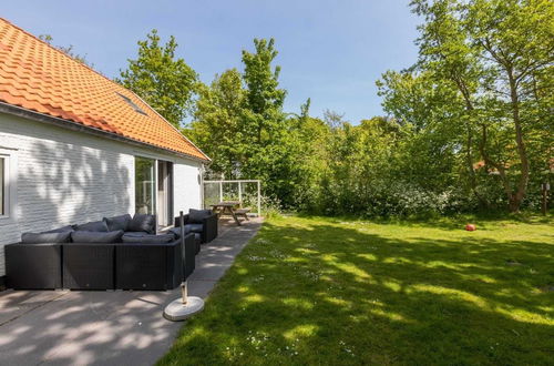 Foto 9 - Holiday Home in the Middle of the Wooded Dune Landscape Close to the Beach