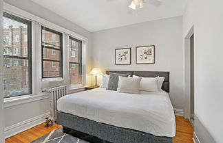 Photo 3 - 2BR Bustling & Lively Apt in Lake View