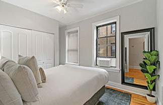 Photo 2 - 2BR Bustling & Lively Apt in Lake View