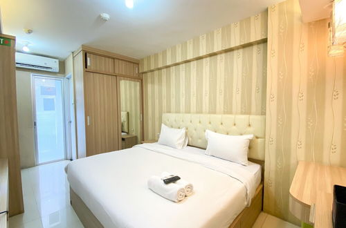 Foto 1 - Cozy And Comfy Studio At Bassura City Apartment