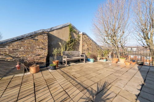 Photo 45 - Peaceful 2 Bedroom Flat With Roof Terrace - Hackney