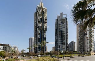 Foto 1 - Bat Yam Luxury with Terrace & Sea View