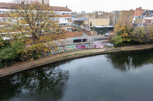 Photo 24 - Lovely 1 Bedroom Flat Overlooking Canal in Hackney
