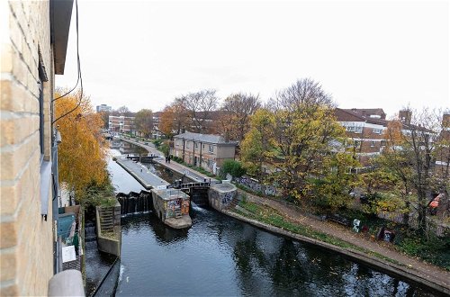 Photo 23 - Lovely 1 Bedroom Flat Overlooking Canal in Hackney