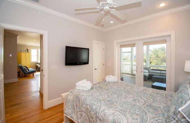 449 Tarpon Blvd - Photo 2