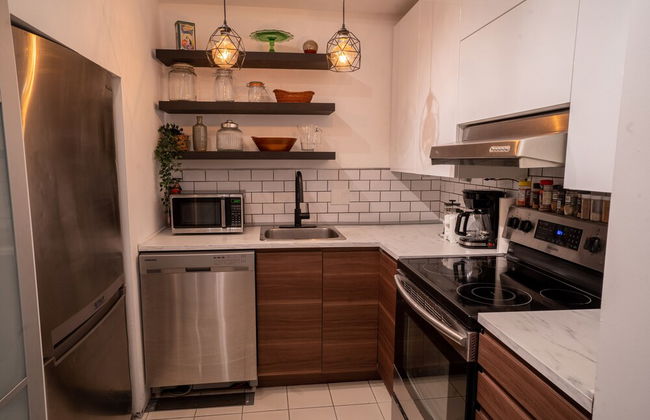 SUPERB 1 Bed Apt. Steps Away From Metro - Foto 6