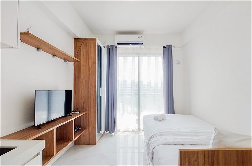 Foto 2 - Nice And Comfy Studio Apartment At Sky House Bsd