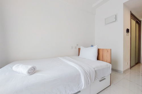 Foto 1 - Nice And Comfy Studio Apartment At Sky House Bsd