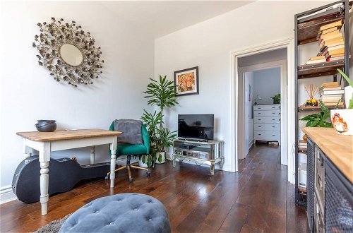 Photo 3 - Cheerful 1 Bedroom Flat in the Heart of North London