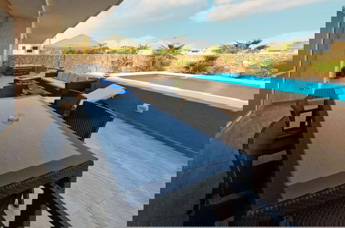 Photo 7 - Comfortable Home With hot tub and Communal Pool