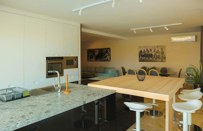 Comfortable Home With hot tub and Communal Pool - Photo 35
