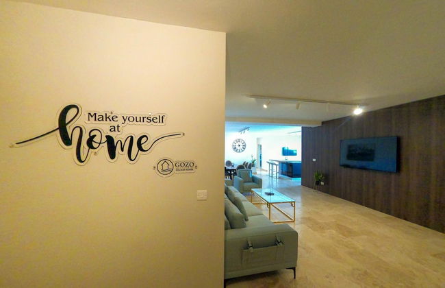 Comfortable Home With hot tub and Communal Pool - Photo 4