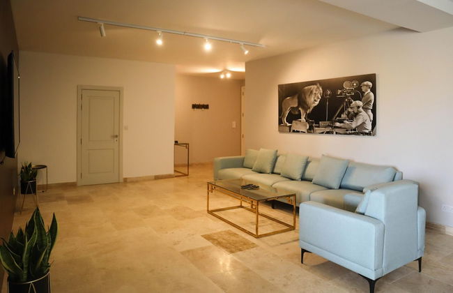 Comfortable Home With hot tub and Communal Pool - Photo 12