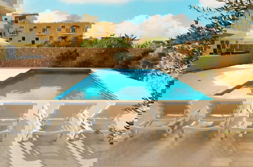 Photo 1 - Comfortable Home With hot tub and Communal Pool