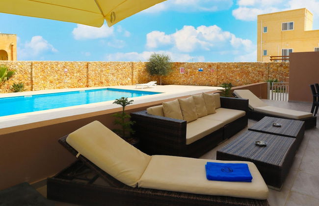 Comfortable Home With hot tub and Communal Pool - Photo 36