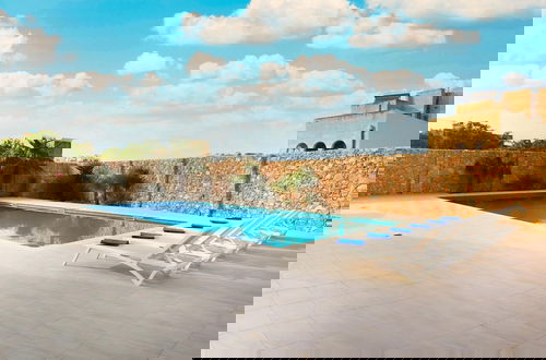 Photo 8 - Comfortable Home With hot tub and Communal Pool