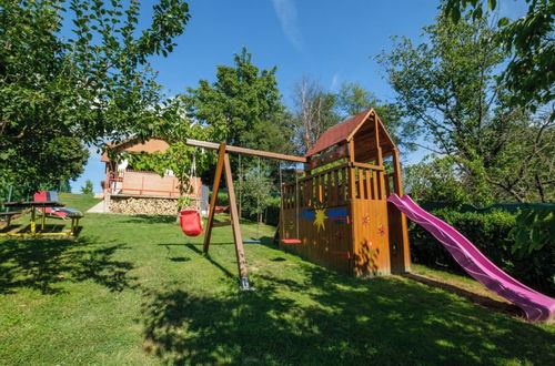 Photo 20 - Rustic Cottage With Heated Pool