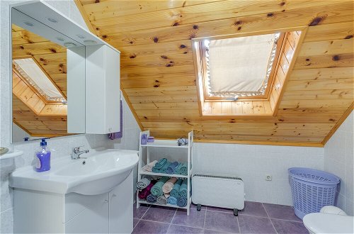 Photo 13 - Rustic Cottage With Heated Pool