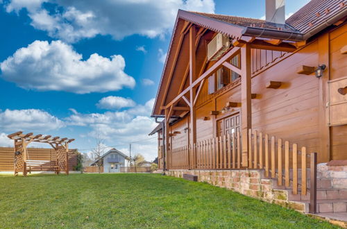 Photo 36 - Rustic Cottage With Heated Pool