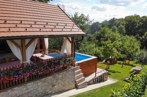 Photo 34 - Rustic Cottage With Heated Pool