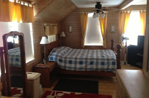 Photo 2 - 4 Bedroom Cottage On Manitoulin Island - Next to Sandy Beach