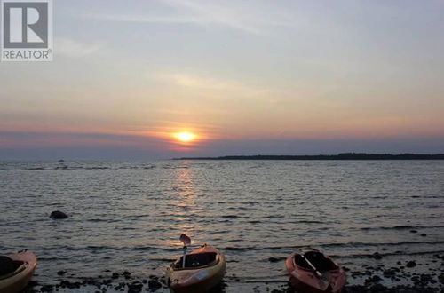 Photo 32 - 4 Bedroom Cottage On Manitoulin Island - Next to Sandy Beach