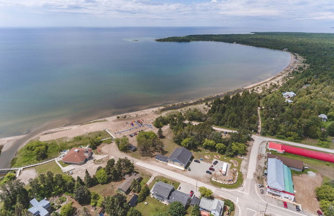 4 Bedroom Cottage On Manitoulin Island - Next to Sandy Beach! - Foto 23