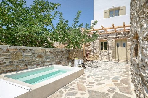 Foto 3 - Villa Anthemion Naxos With Outdoor Jacuzzi
