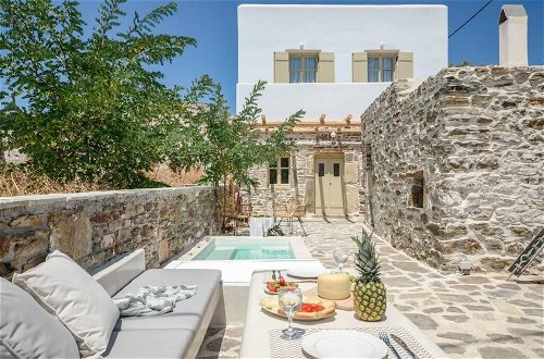 Photo 4 - Villa Anthemion Naxos With Outdoor Jacuzzi