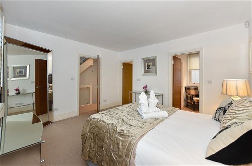 Foto 12 - Large South Kensington Mews 2 Bed 2 5 Bath House