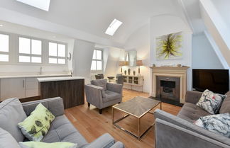 Photo 1 - Large South Kensington Mews 2 Bed 2 5 Bath House